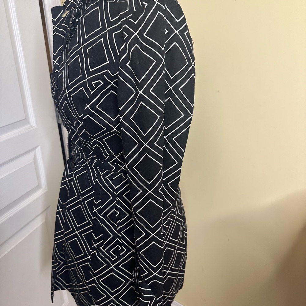 Banana Republic Geometric Black and White Trench Coat with belt - Picture 10 of 12